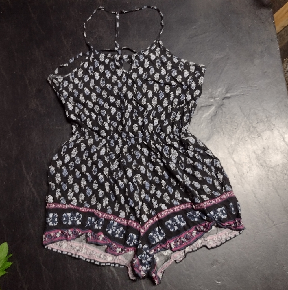 Very cute and sexy romper w/strapy back and pockets sz s/m